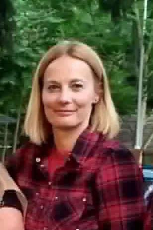 Petra Oškerová — housle, zpěv